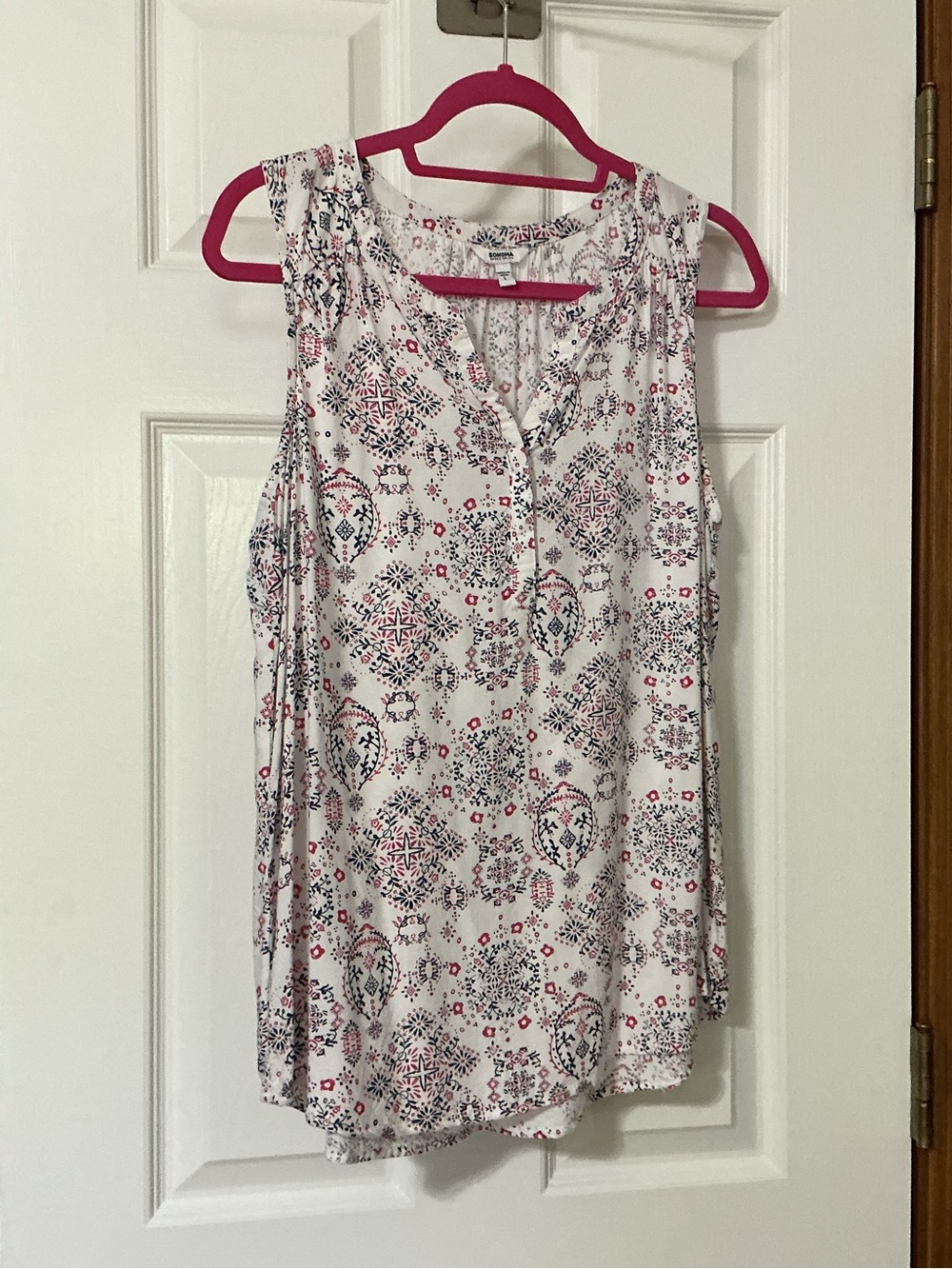 Sonoma White Sleeveless Camisole with red and Navy Print